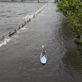 Dans certaines villes, le niveau des eaux est monté à grande vitesse.